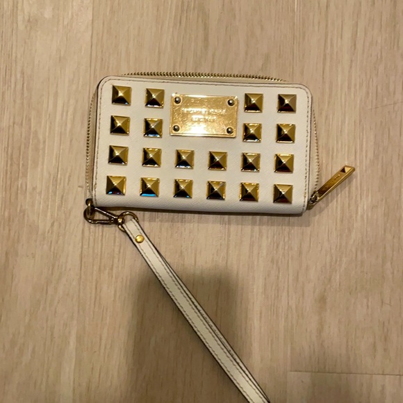 Michael Kors Handbags - Michael Kors Wristlet